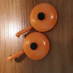 Vtg Mid Century Brillium Orange Skillet Pan Salt and Pepper Shakers